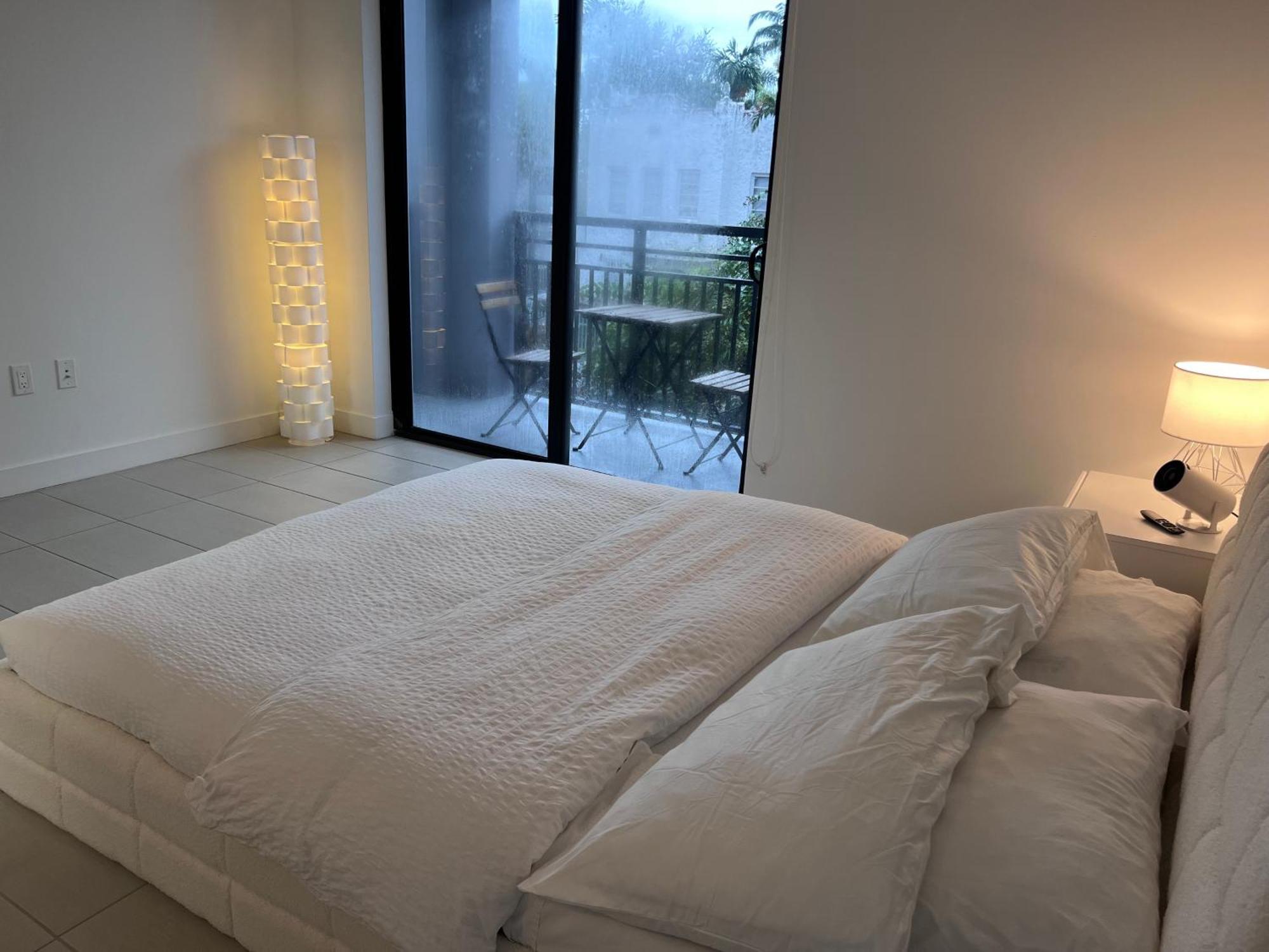 Master Bed Room In Calle Ocho Маями Екстериор снимка