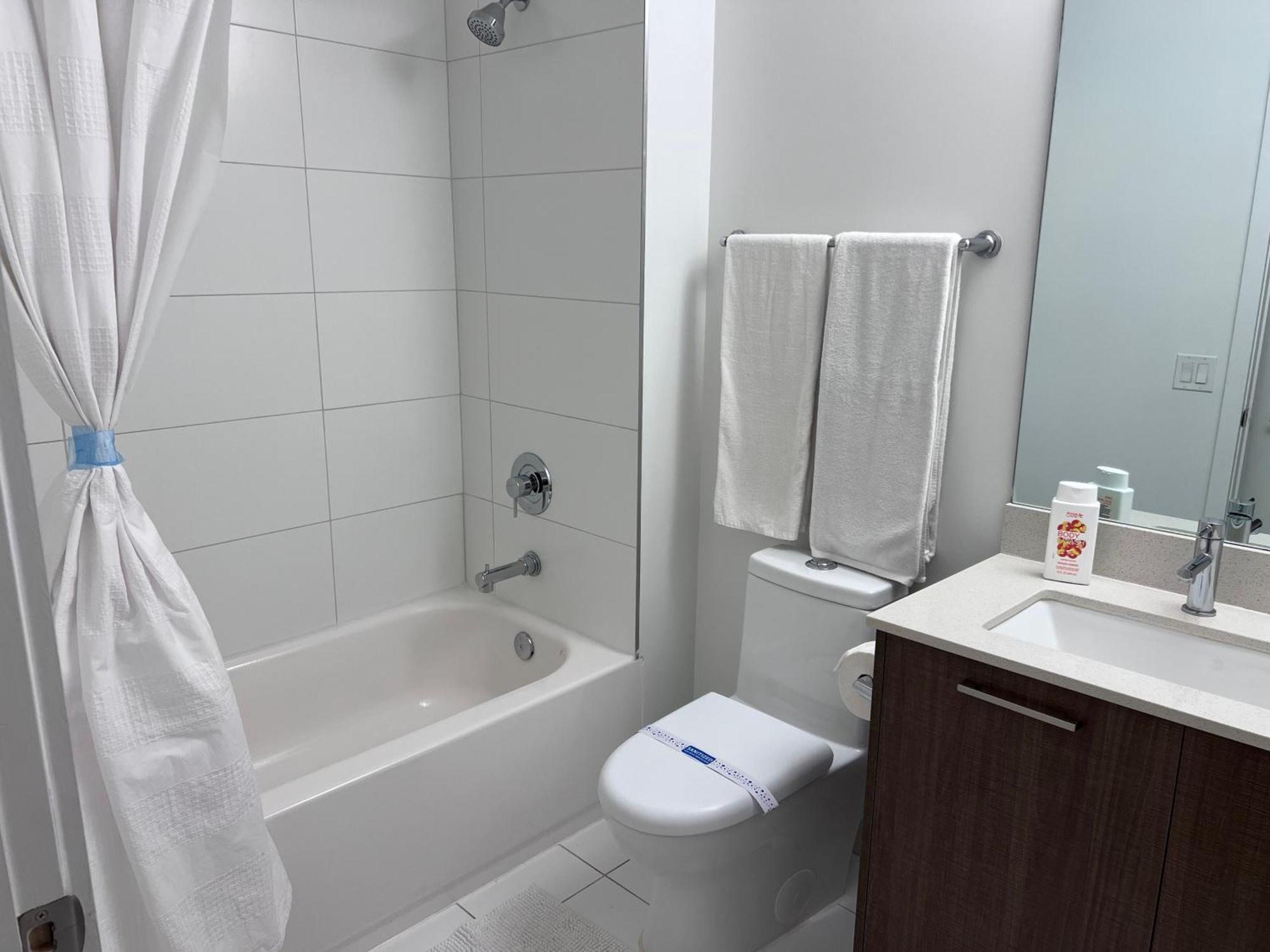 Master Bed Room In Calle Ocho Маями Екстериор снимка