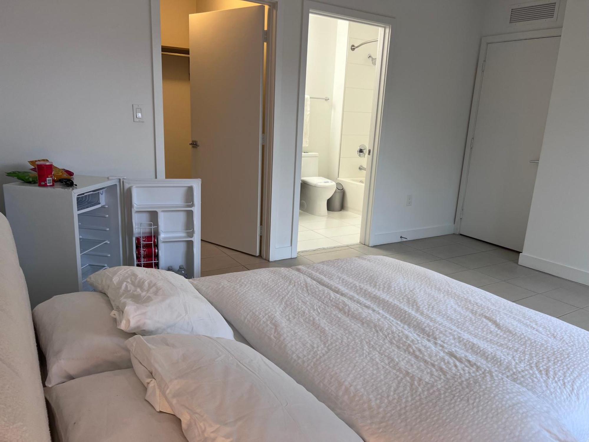 Master Bed Room In Calle Ocho Маями Екстериор снимка