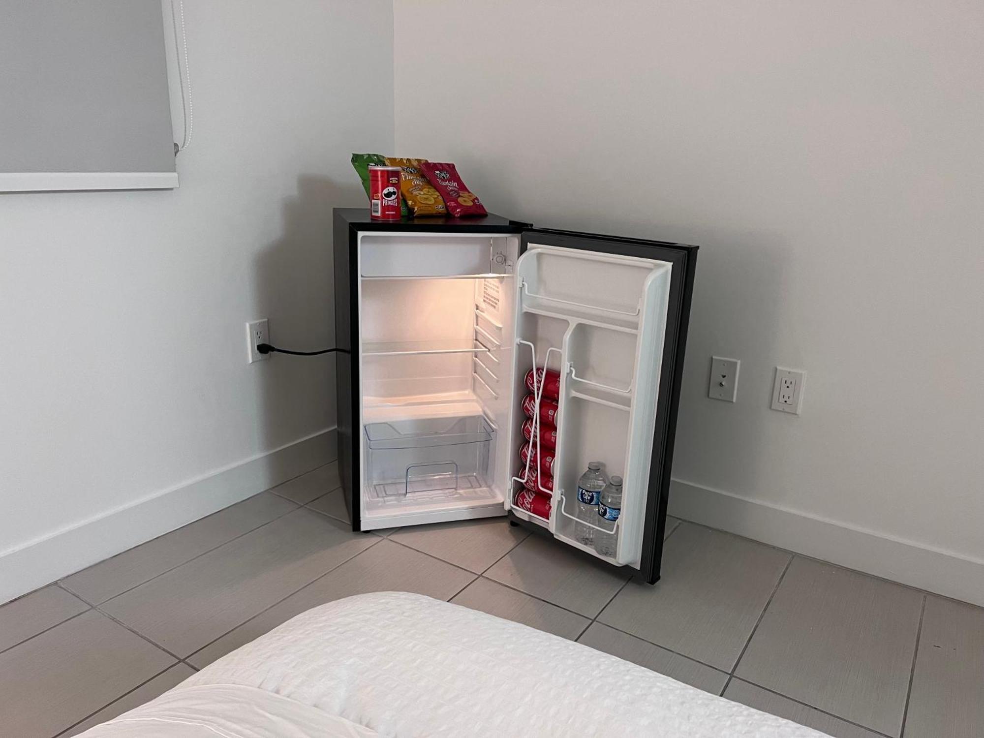 Master Bed Room In Calle Ocho Маями Екстериор снимка