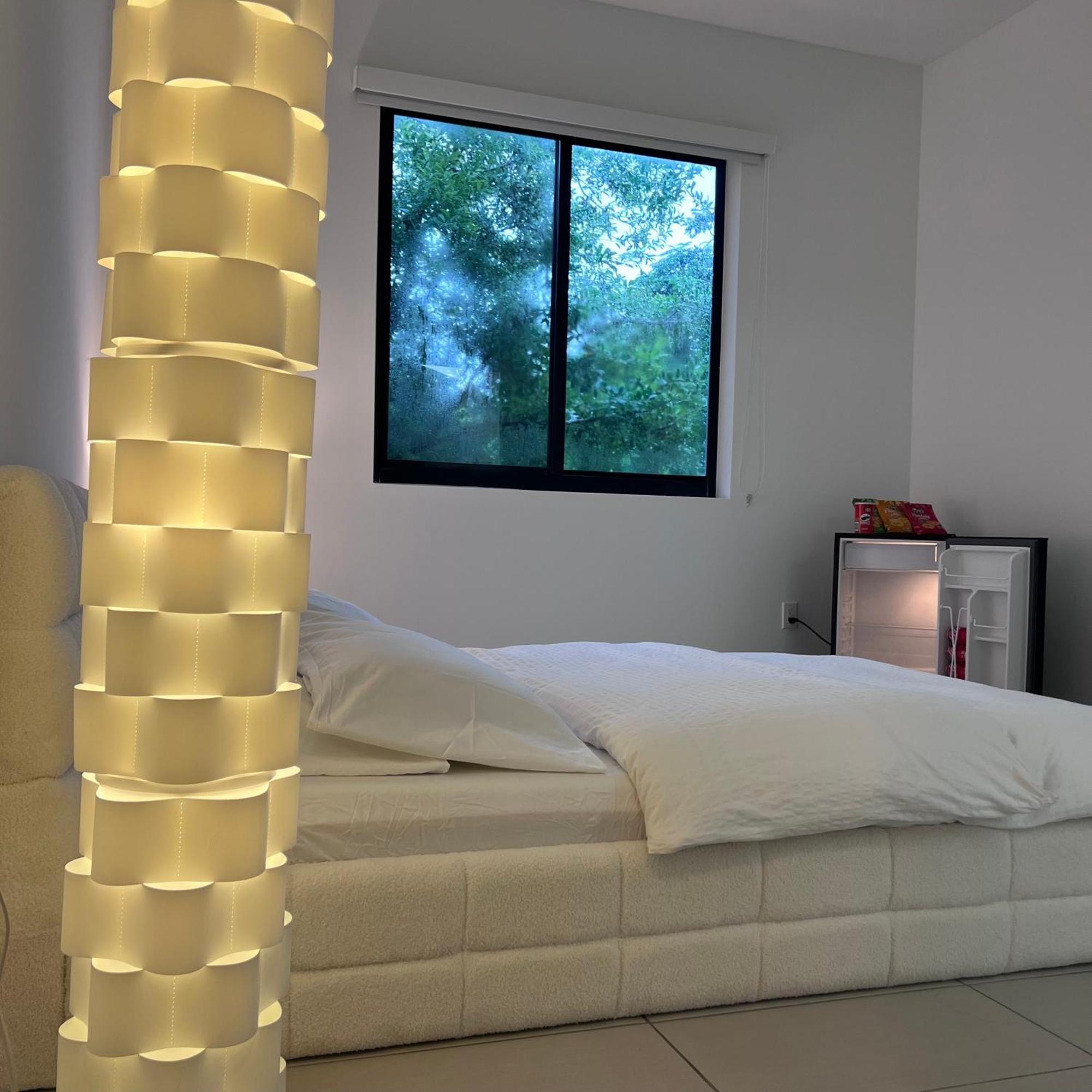Master Bed Room In Calle Ocho Маями Екстериор снимка