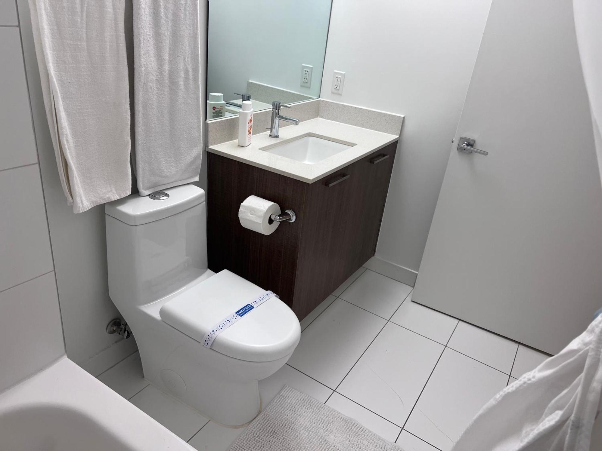 Master Bed Room In Calle Ocho Маями Екстериор снимка